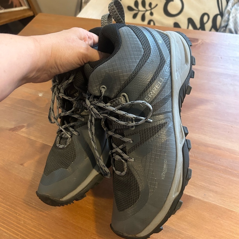 Merrell Gore-Tex Invisible Fit Men's Black and Gray Athletic Shoes 9 - Picture 7 of 11